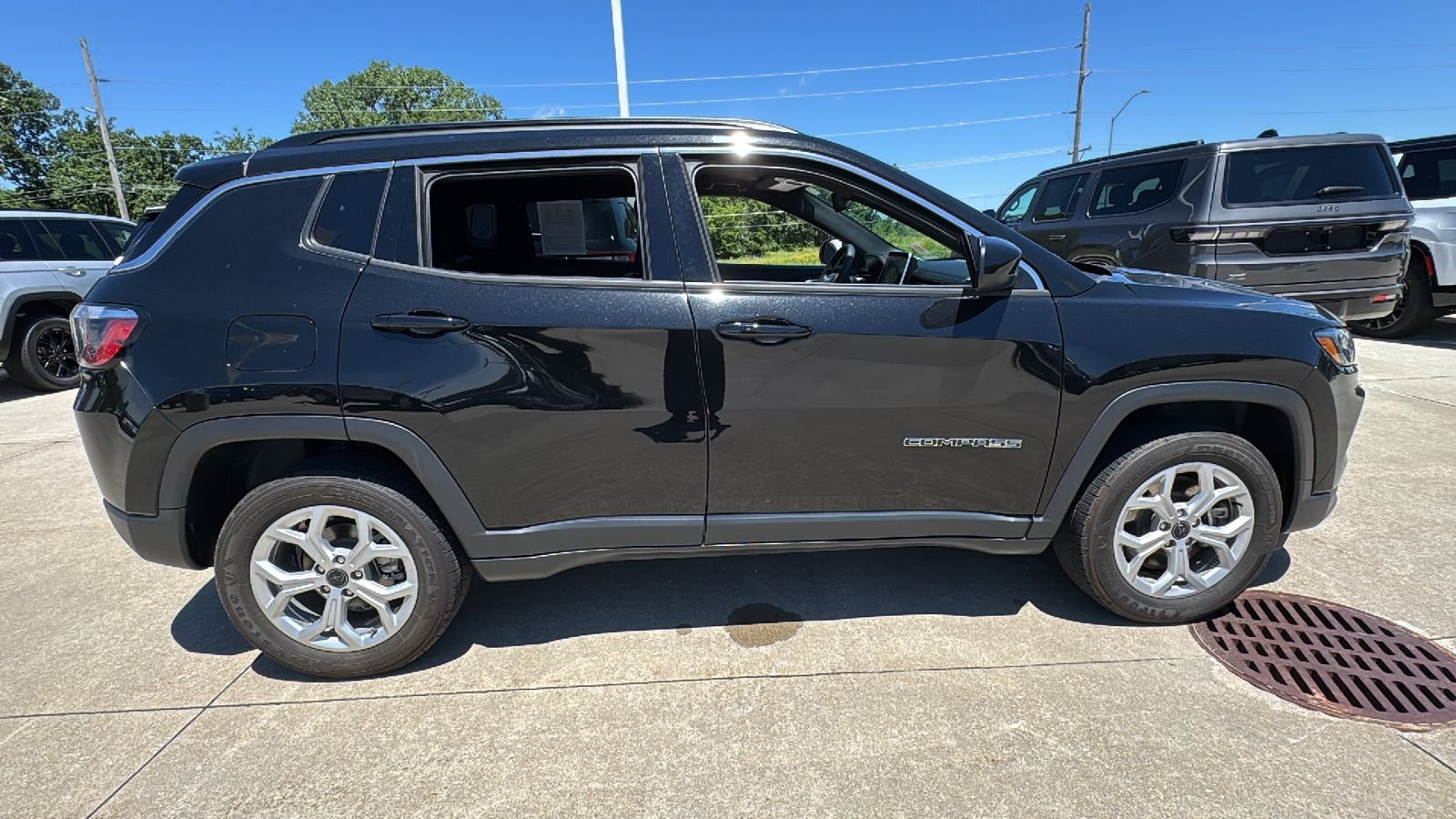 Used 2025 Black Jeep Latitude image 16
