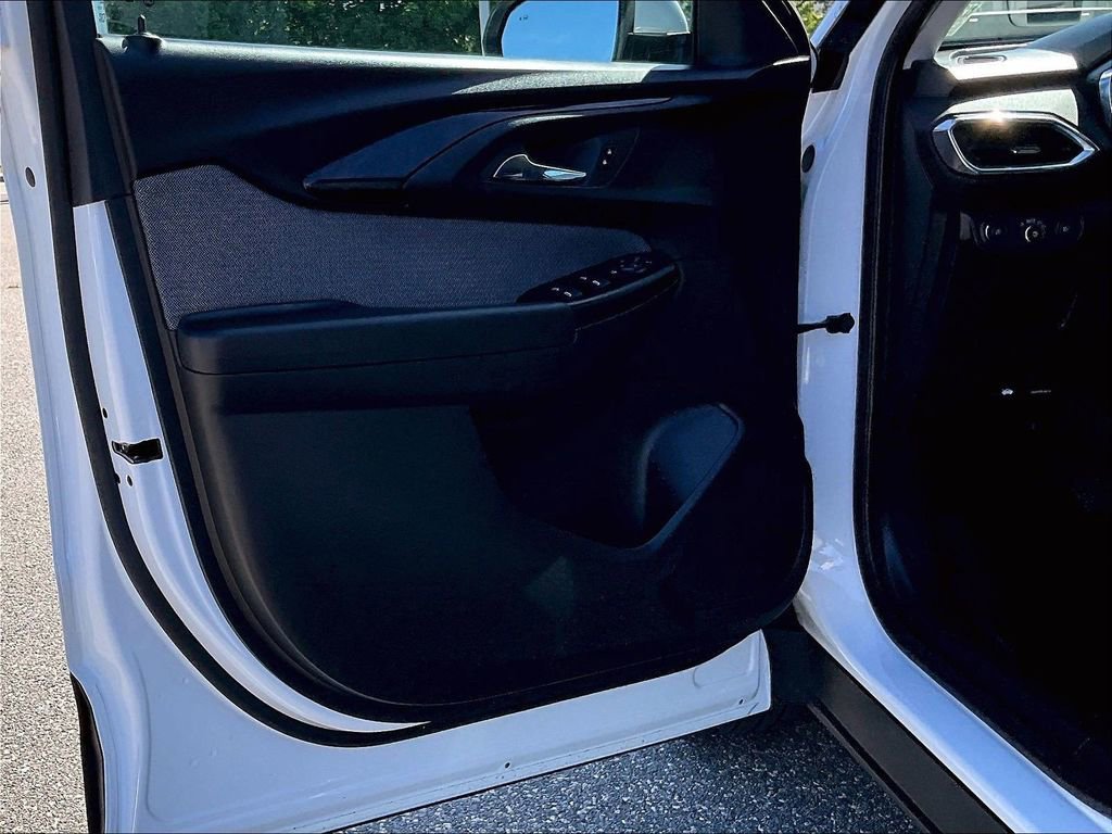Used 2023 Summit White Chevrolet LT image 9