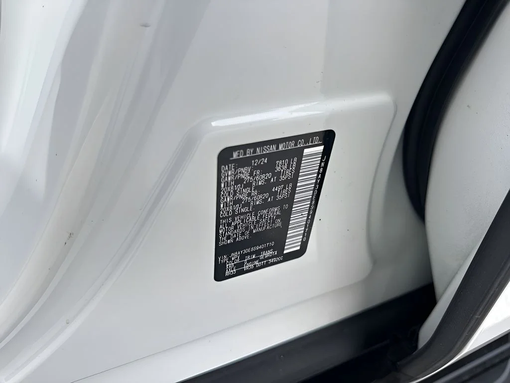 Used 2025 White Nissan PRO-4X image 38