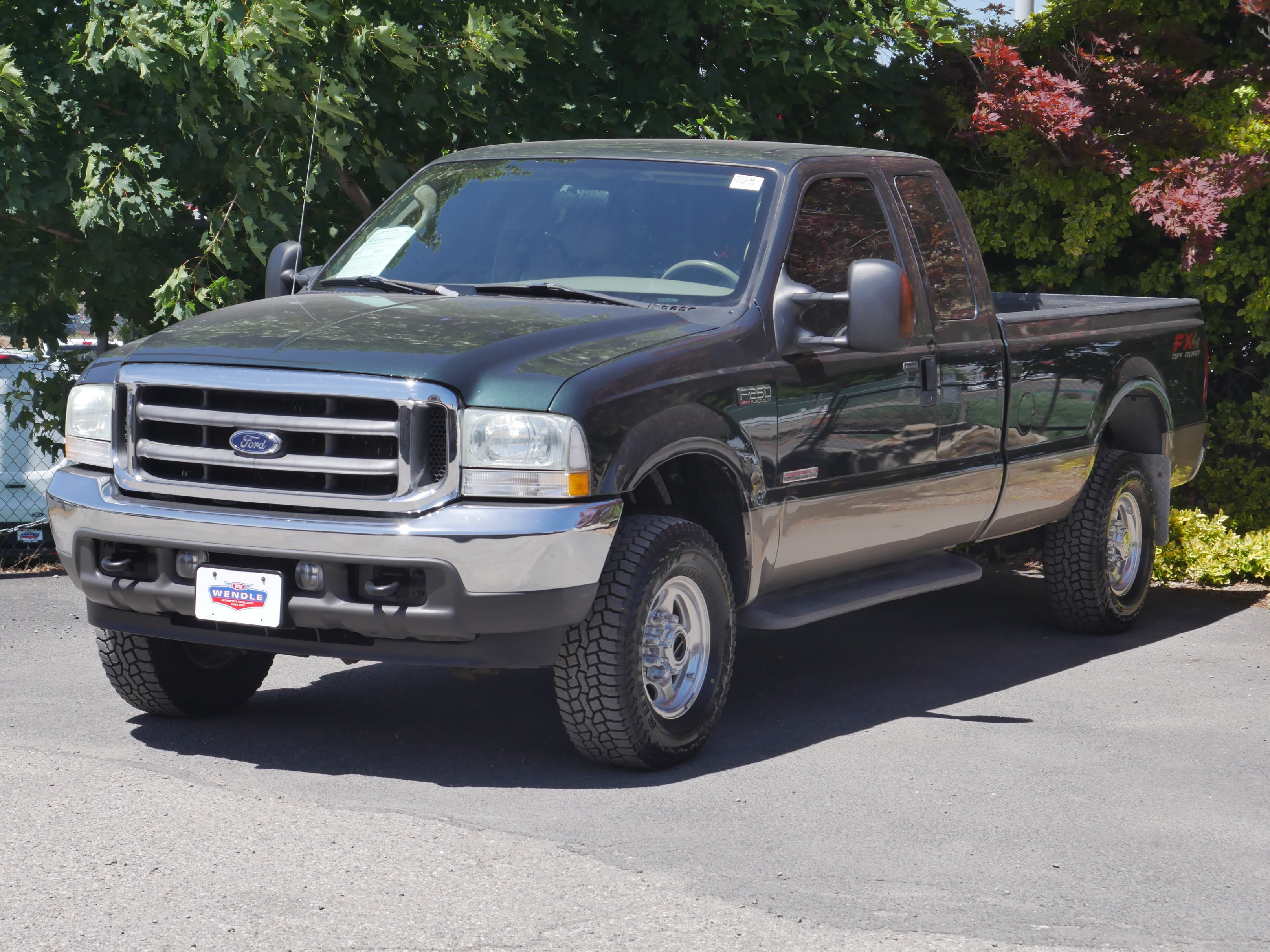 Used 2004 Dark Green Satin Clearcoat Ford Lariat image 2