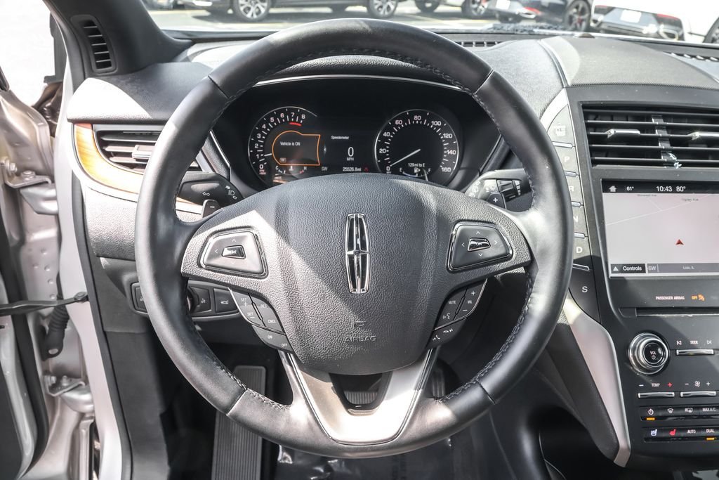 Used 2017 Silver Lincoln Reserve image 21