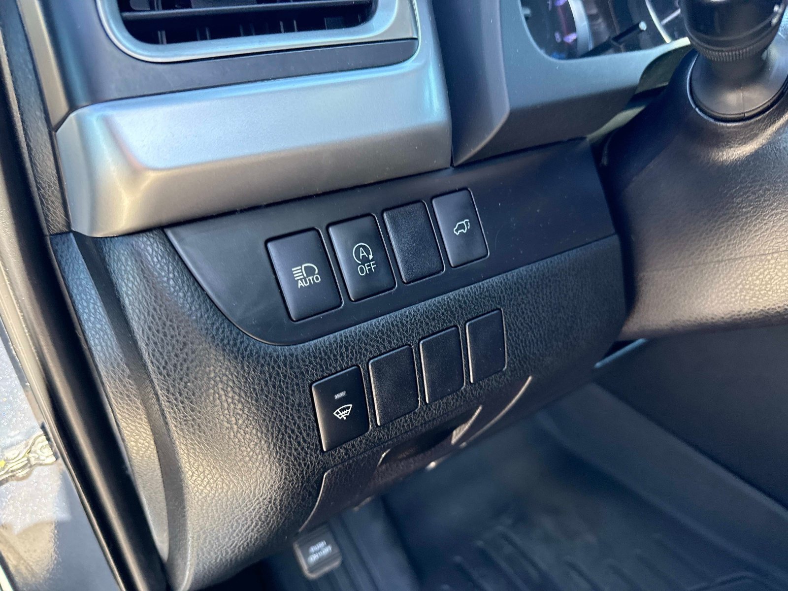 Used 2019 Shoreline Blue Pearl Toyota XLE image 19