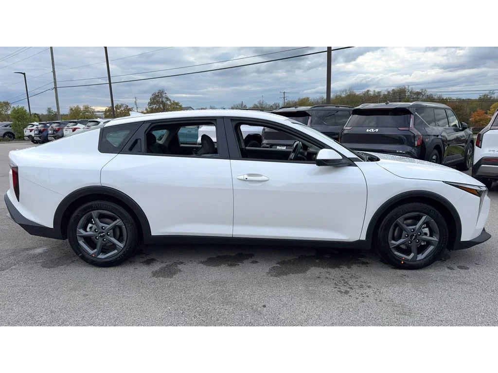 New 2026 Whi Kia LXS image 3