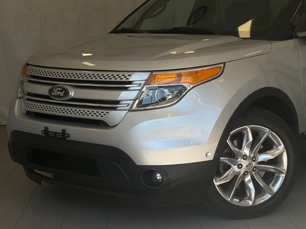 Used 2014 Ingot Silver Ford Limited image 2