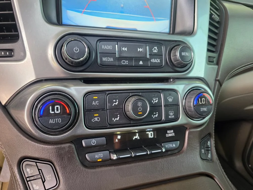 Used 2016 IRIDESCENT PEARL TRICOAT Chevrolet LTZ image 18