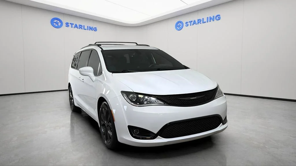 Used 2019 White Chrysler Touring Plus image 15