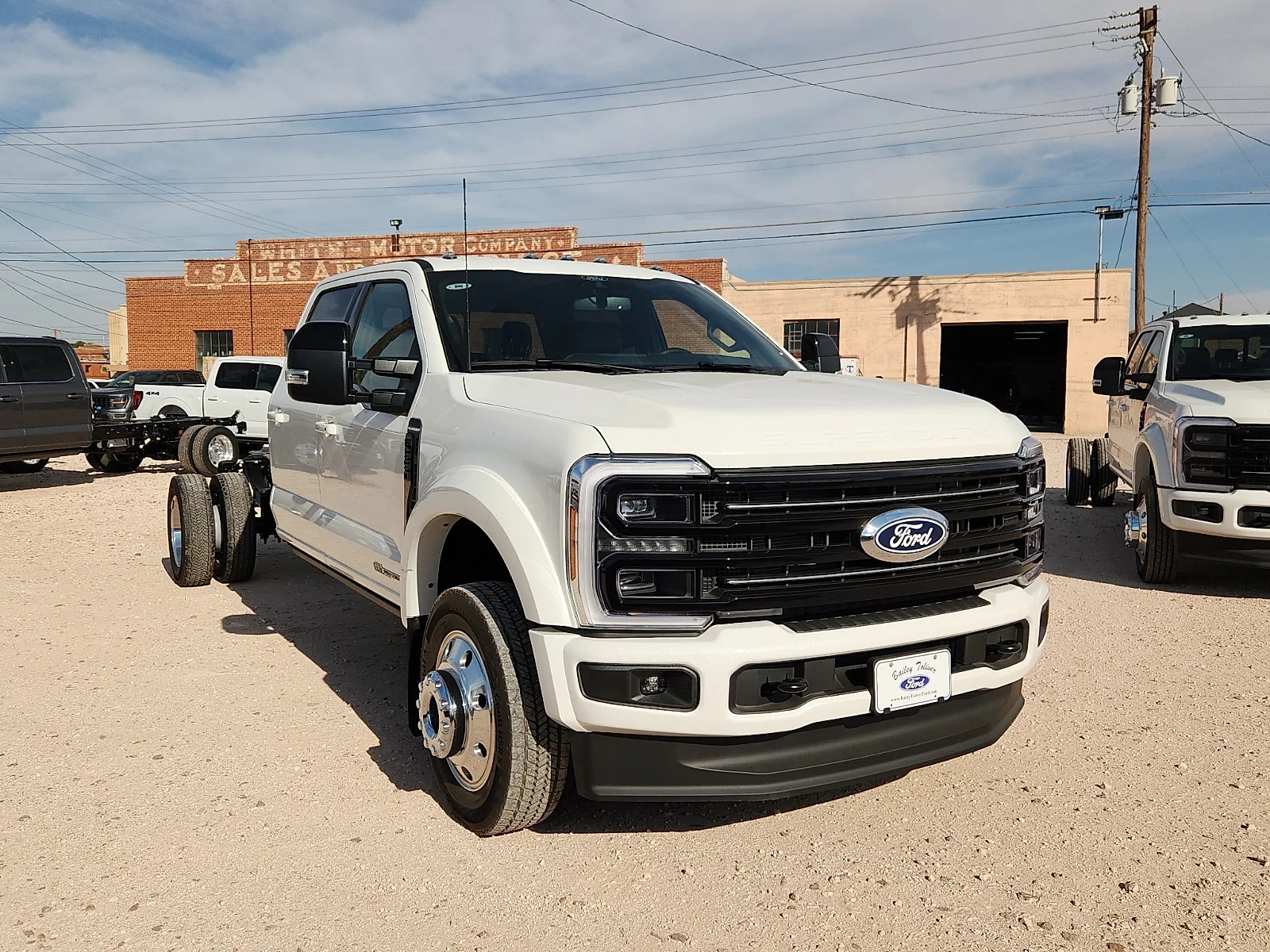 New 2027 Star White Metallic Tri-Coat Ford Platinum image 1