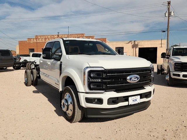 2027 Ford F-550 Chassis Platinum
