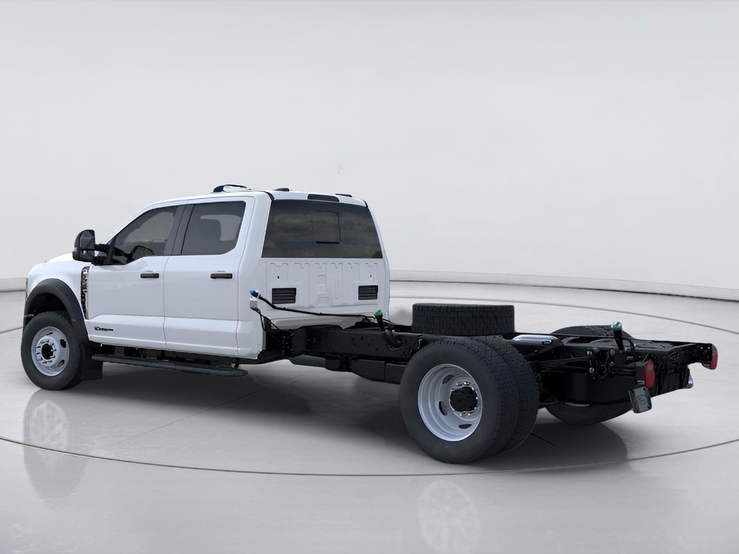 New 2026 Oxford White FORD F-550® XL image 4