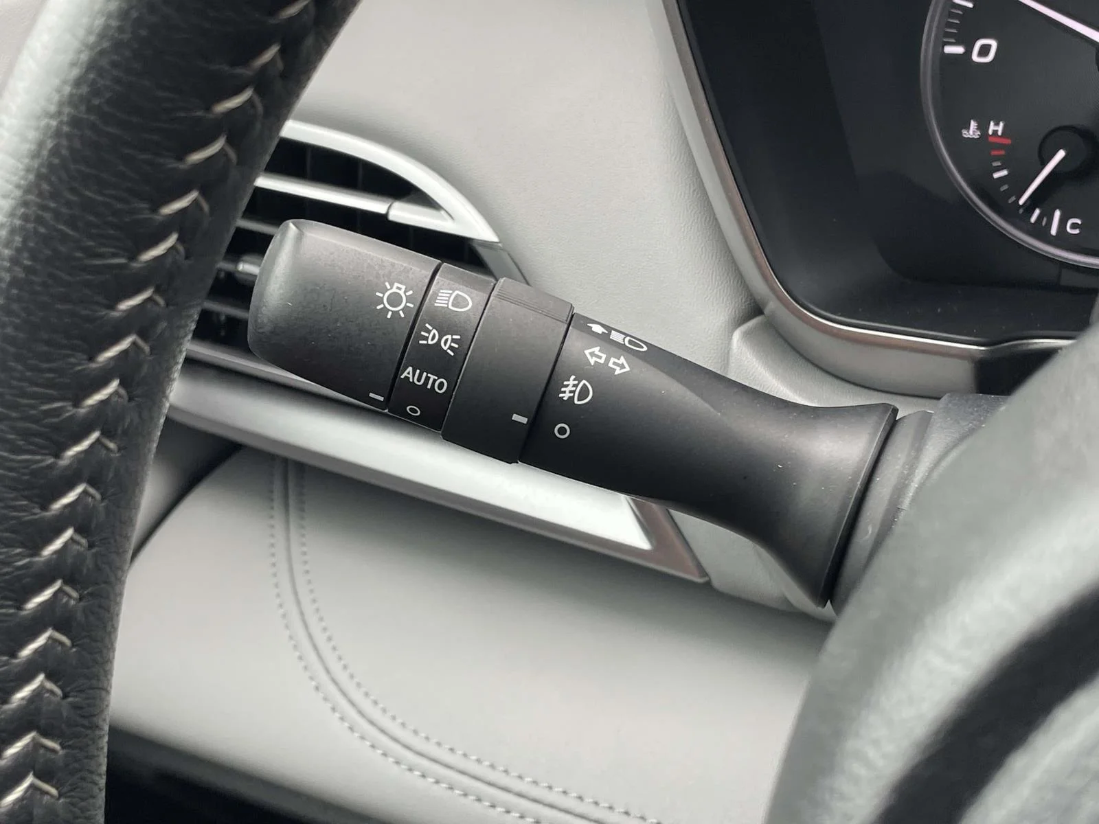 Used 2025 Magnetite Gray Metallic Subaru Limited image 12