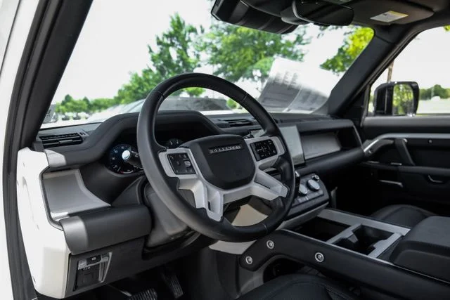 Used 2025 White Land Rover S image 3