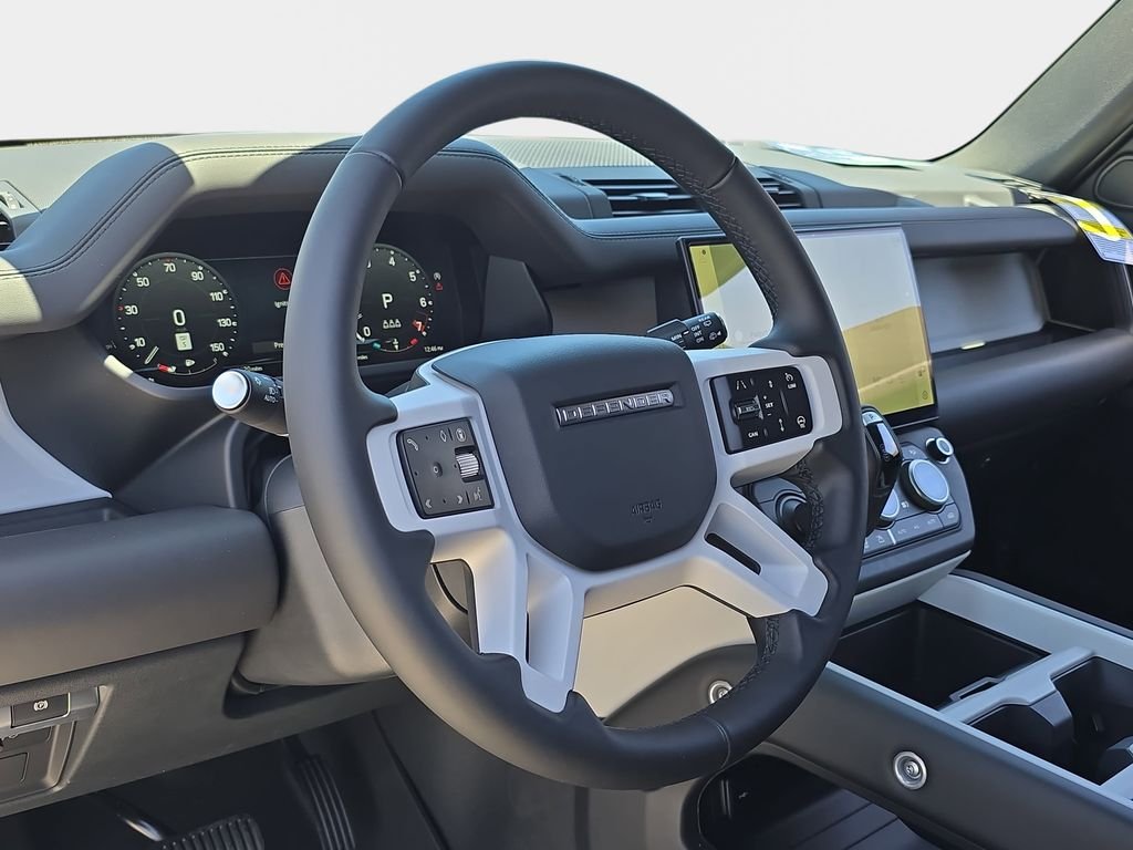New 2026 Santorini Black Land Rover X-Dynamic SE image 16