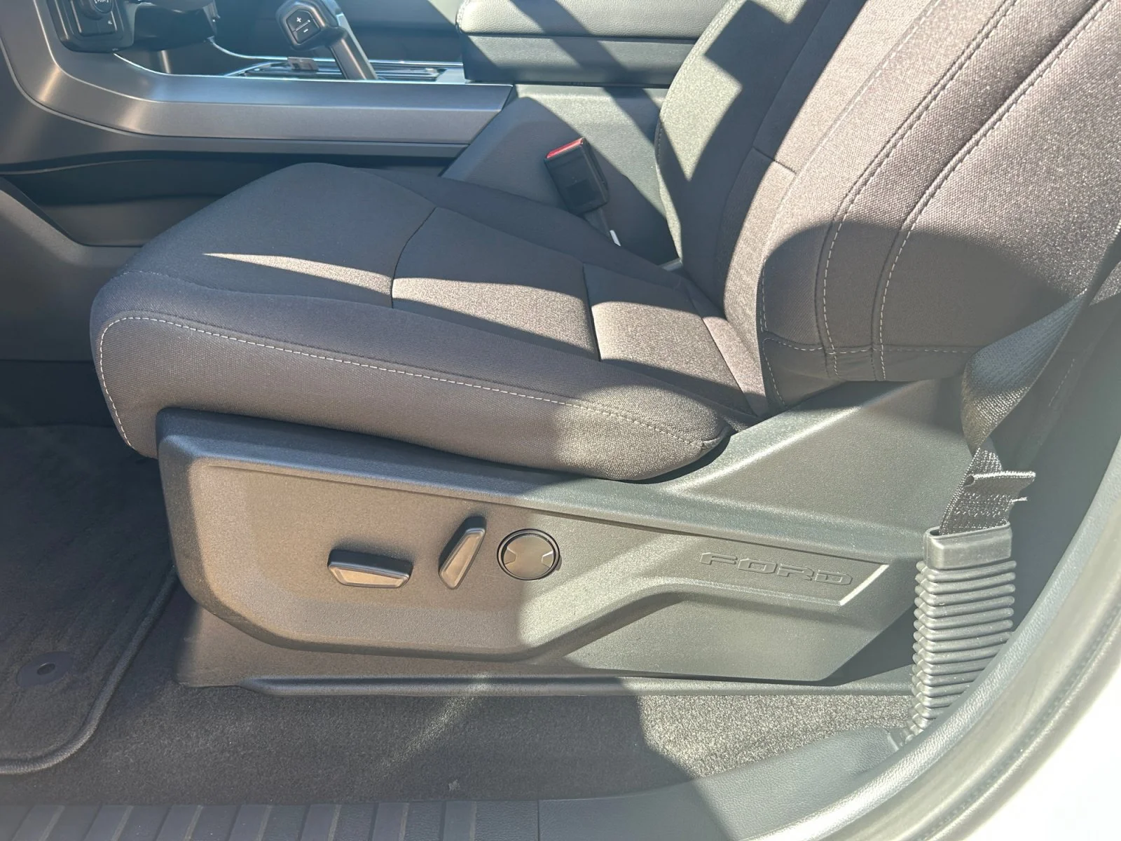 New 2026 Oxford White Ford XLT image 15