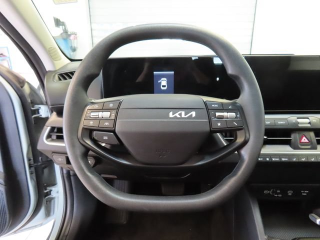 2025 Kia K4 LXS - Photo 8