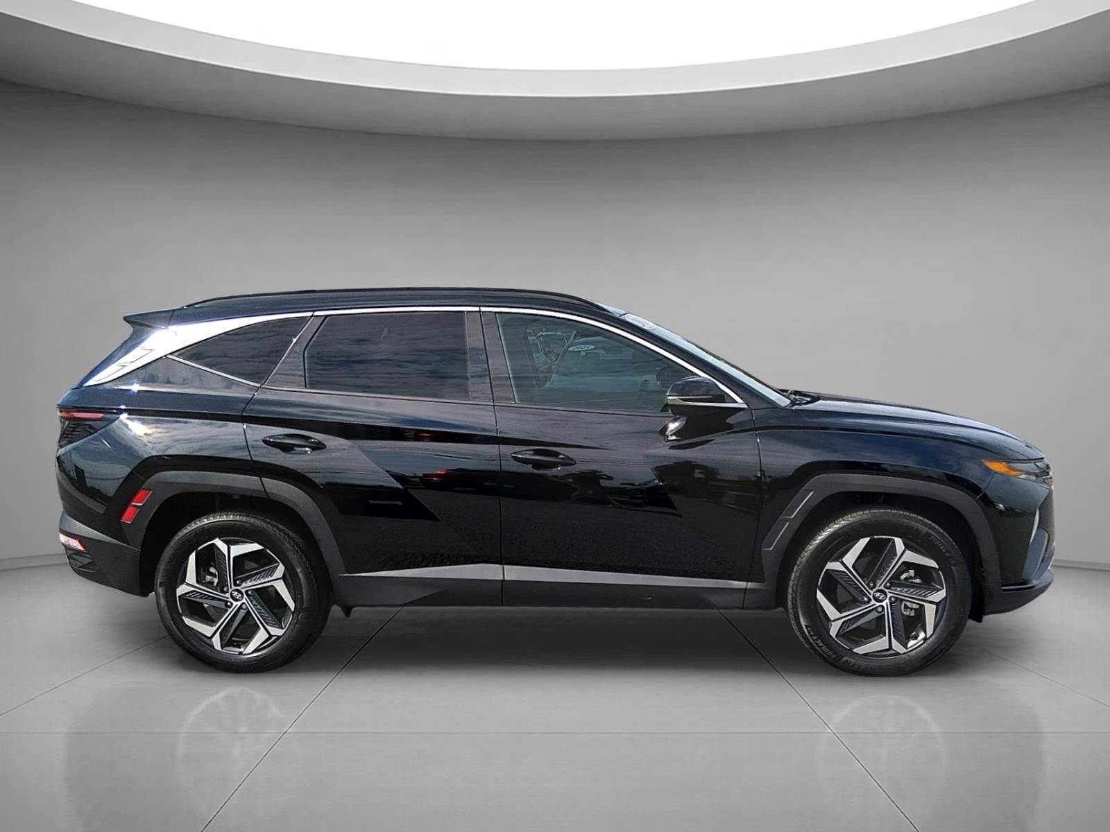 Used 2024 Black Pearl Hyundai Limited image 6