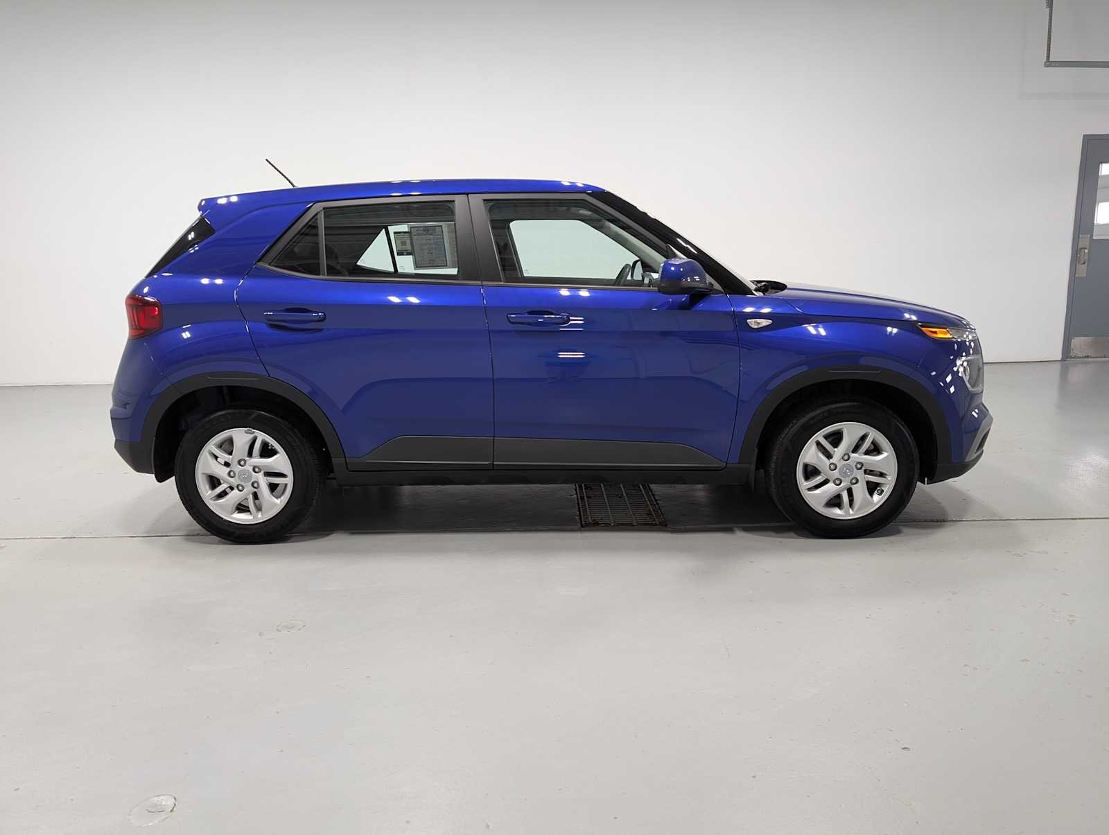 Used 2023 Intense Blue Hyundai SE image 7