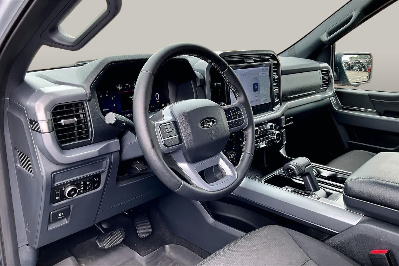 Used 2025 Space White Metallic Ford XLT image 22