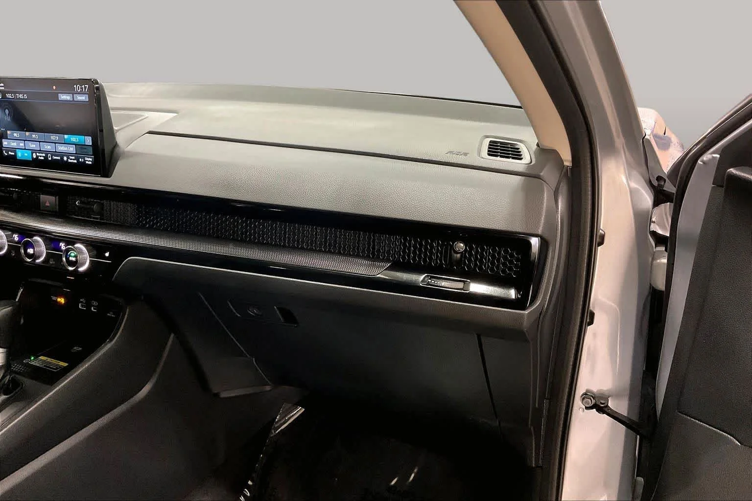 Used 2025 Solar Silver Metallic Honda EX-L image 19