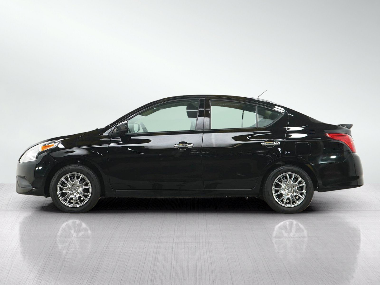 Used 2019 Nissan Versa Sedan SV with VIN 3N1CN7AP0KL835544 for sale in Burnsville, Minnesota