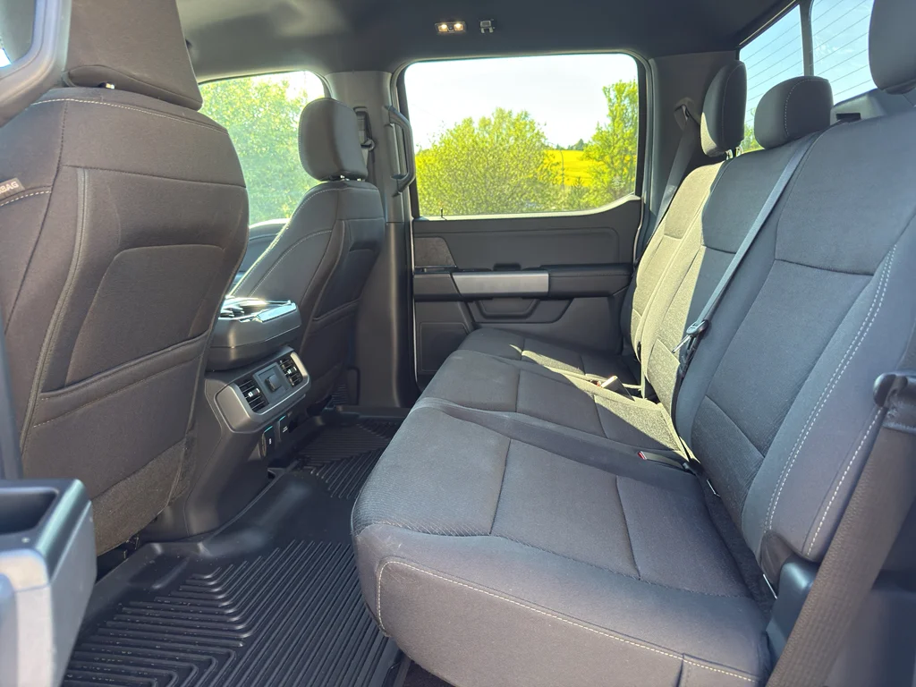 Used 2025 Oxford White Ford XLT image 13
