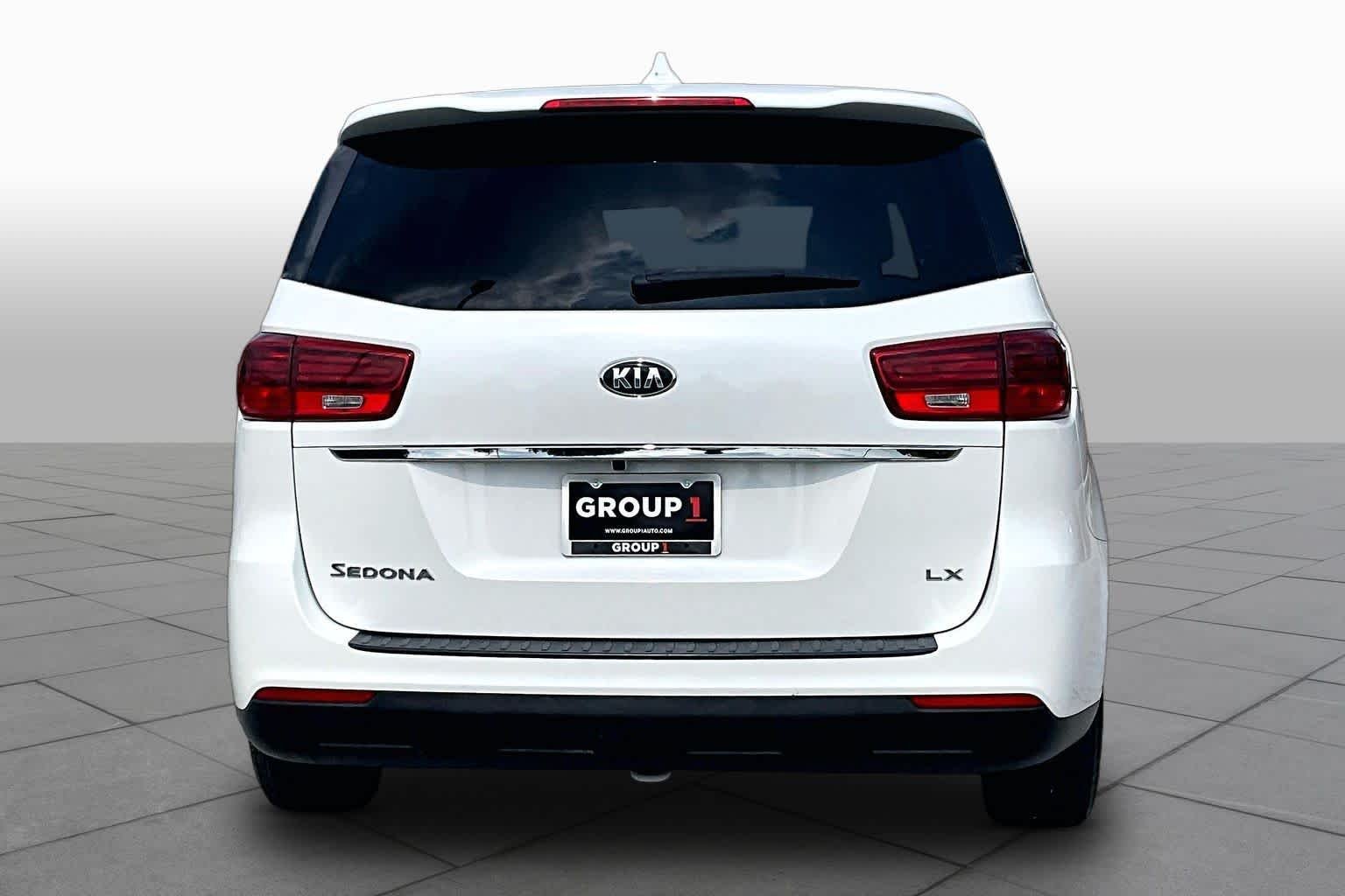 Used 2021 Snow White Pearl Kia LX image 5