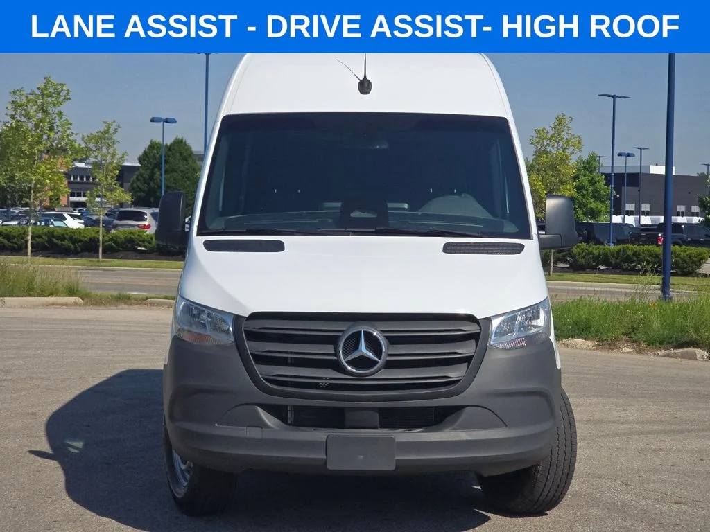 Used 2025  Mercedes-Benz Cargo 144 WB image 8