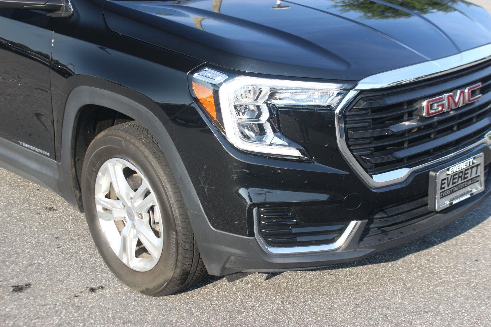 Used 2024 Ebony Twilight Metallic GMC SLE image 9