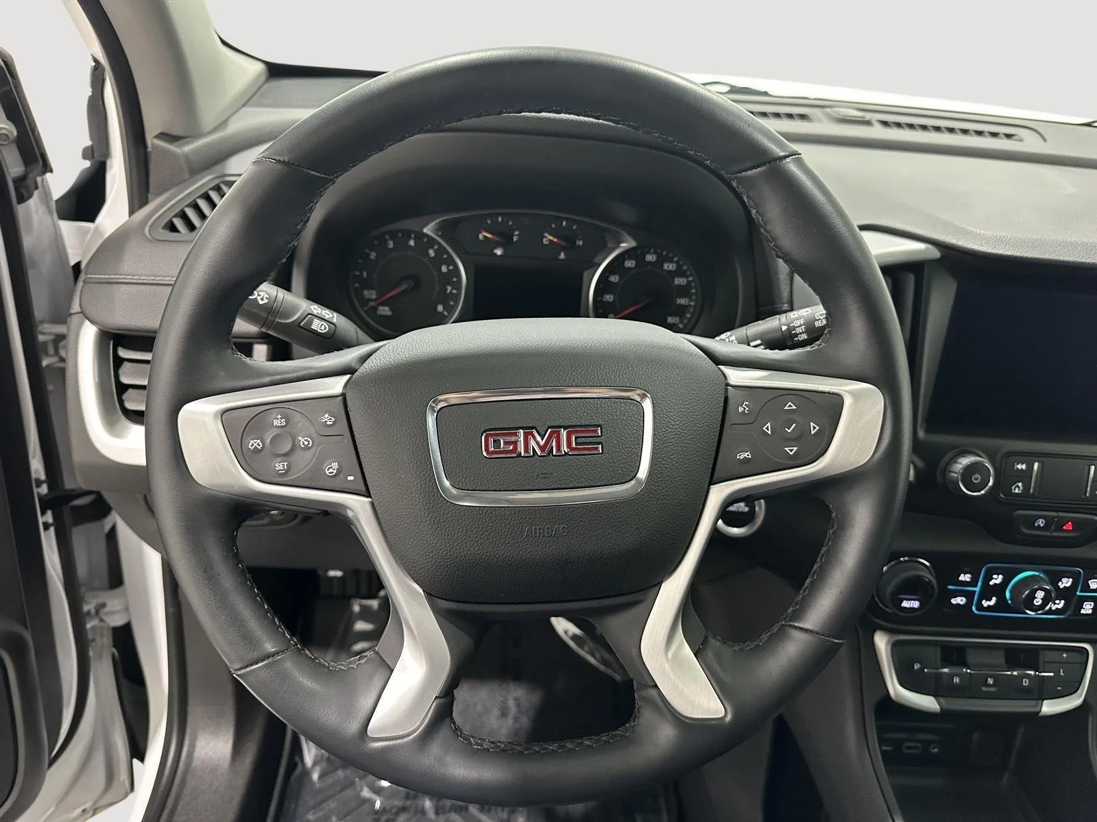Used 2023 SUMMIT WHITE GMC SLT image 9