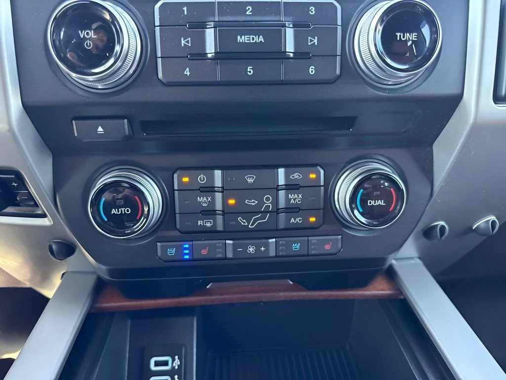 Used 2018 White Ford King Ranch image 21