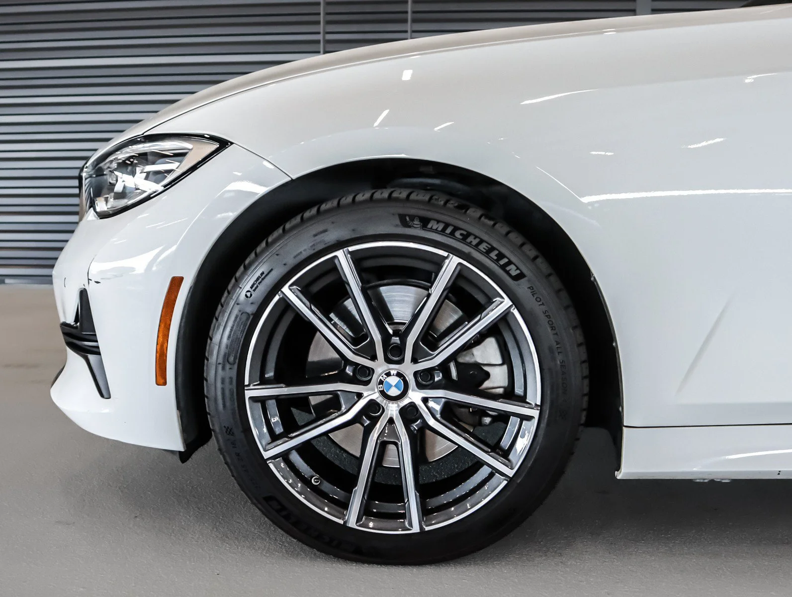 Used 2019 Alpine White BMW 330i image 4