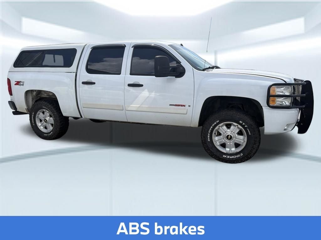 Used 2007 White Chevrolet LT image 12