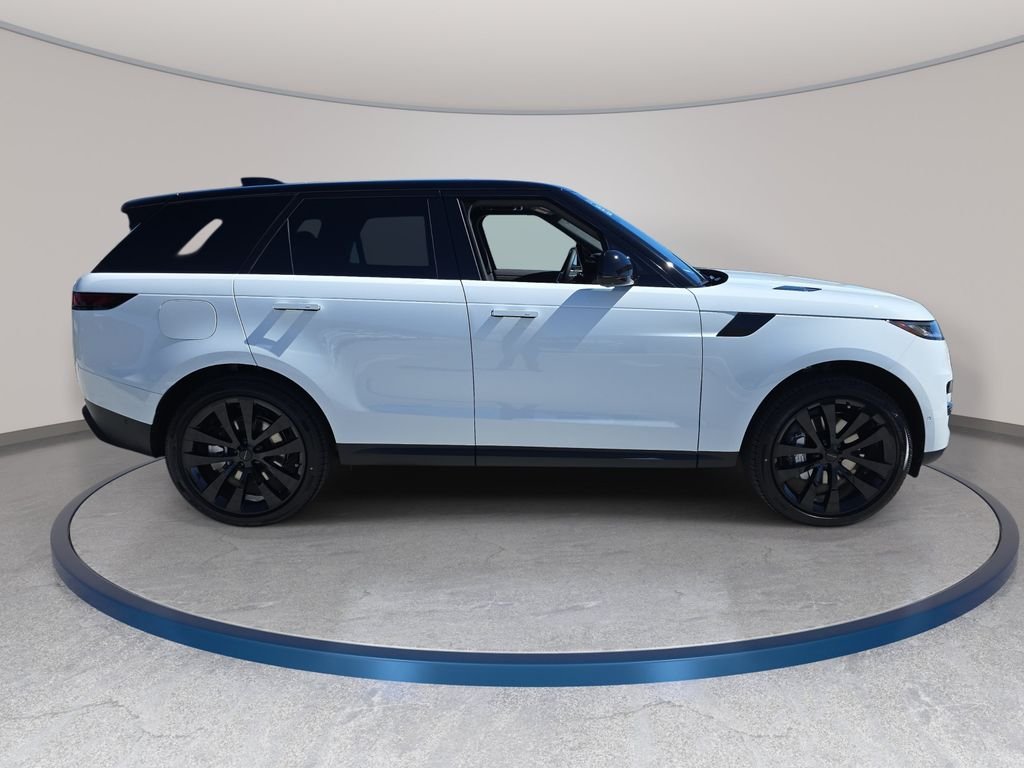 New 2026 Fuji White Land Rover SE image 4