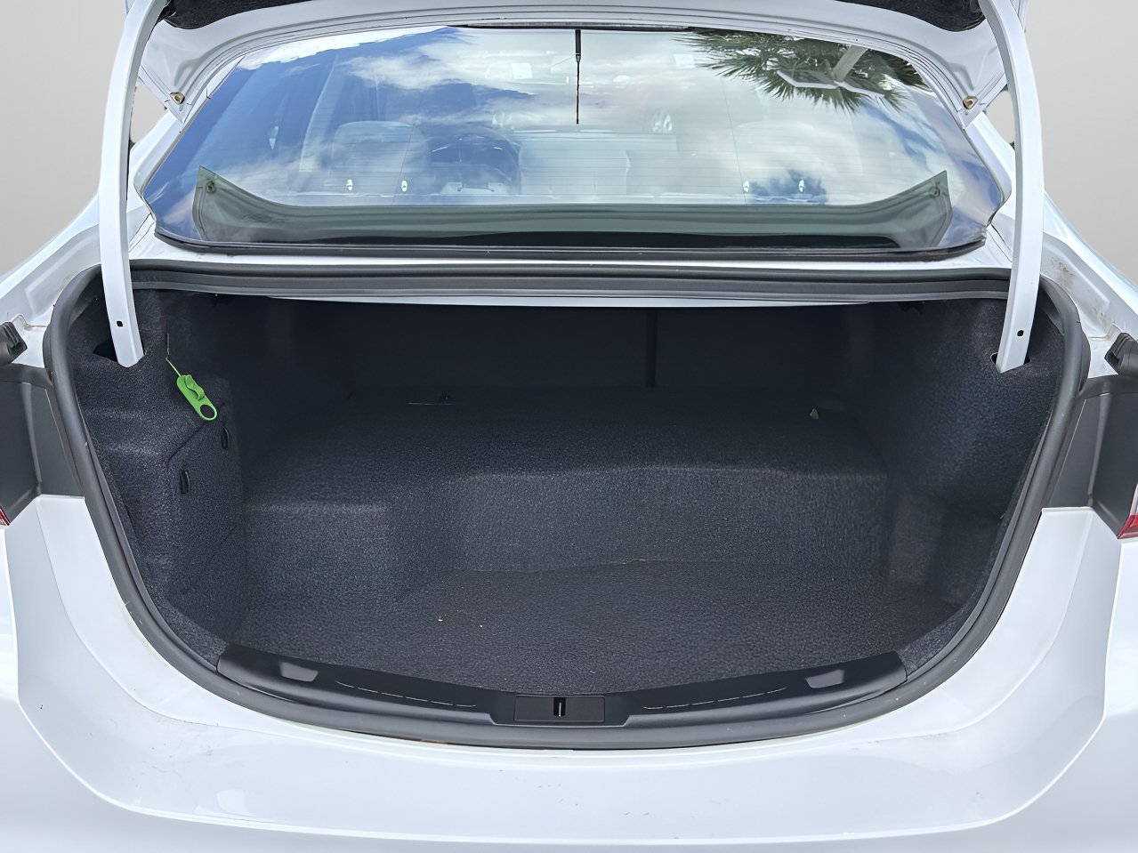 Used 2018 Oxford White Ford S image 8