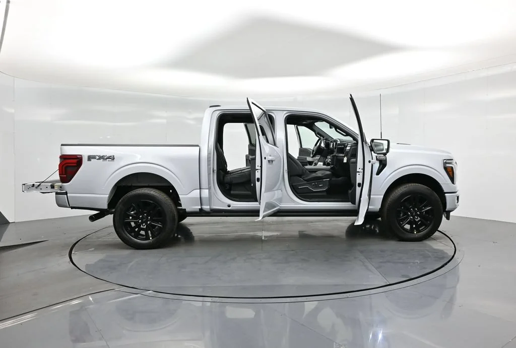 Used 2025 Space White Metallic Ford Platinum image 4