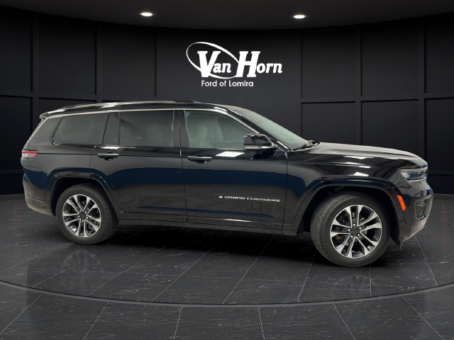 Used 2023 Diamond Black Crystal Pearlcoat Jeep Overland image 8