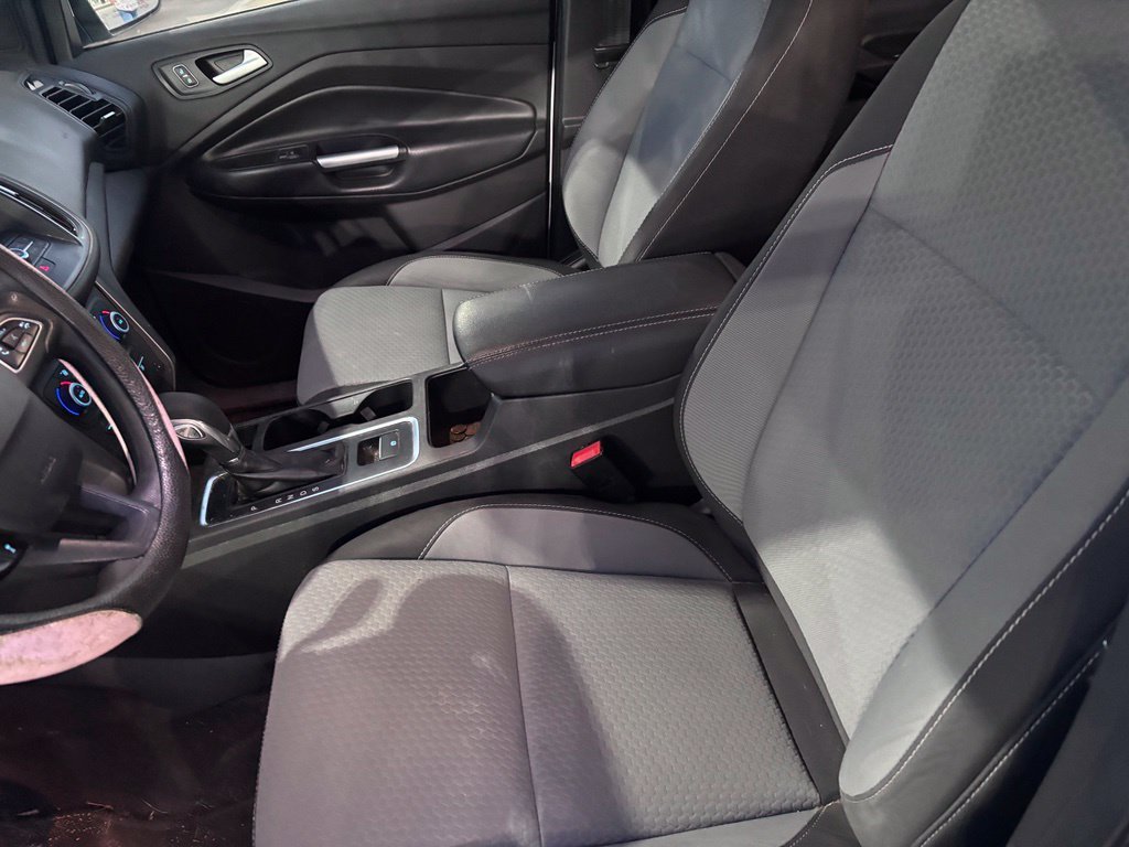 Used 2019 Oxford White Ford SE image 9