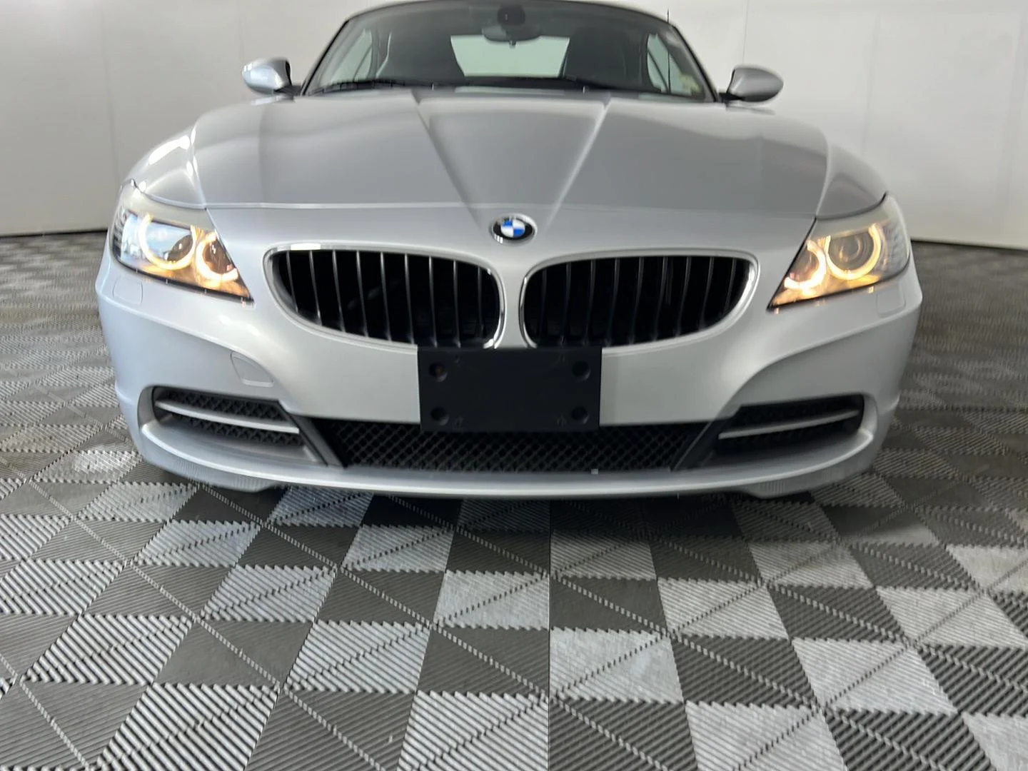 Used 2009 Titanium Silver Metallic BMW sDrive30i image 11