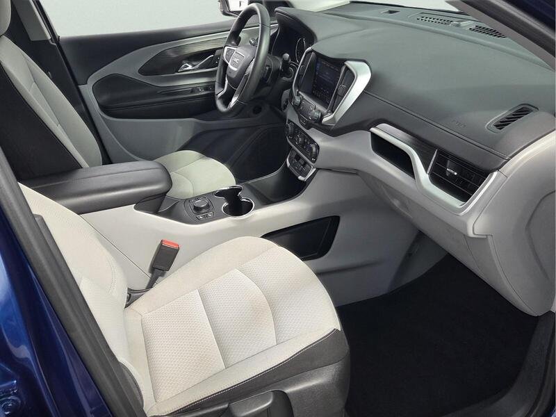 Used 2023 Marine Metallic GMC FWD 4DR SLE image 18