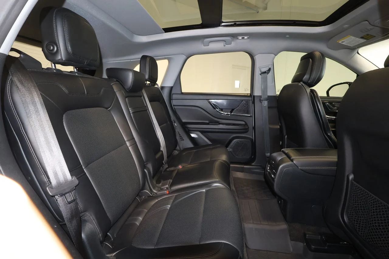 Used 2020 White Lincoln Standard image 17