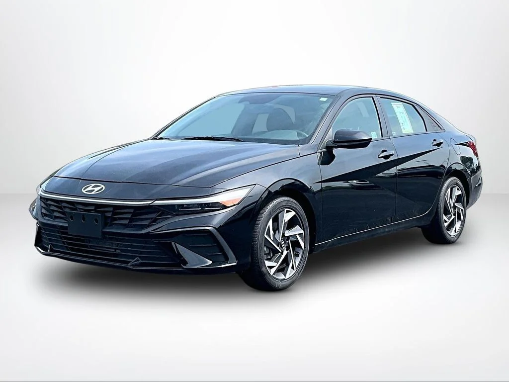 Used 2025 Black Hyundai SEL Sport image 31