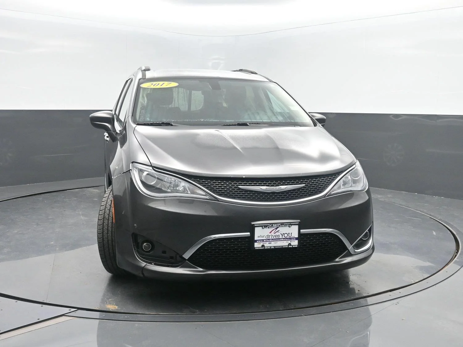 Used 2017 Granite Crystal Metallic Clearcoat Chrysler Touring-L image 39