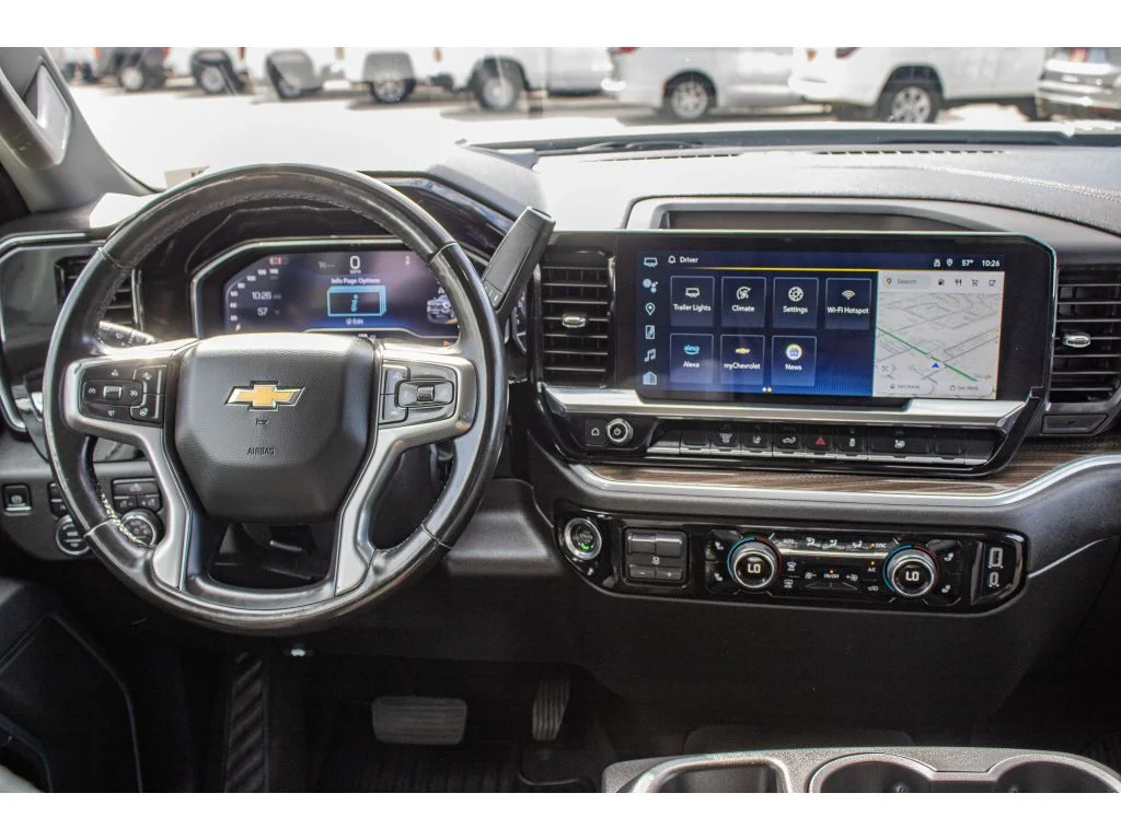 Used 2025 SUMMIT WHITE Chevrolet LT image 20