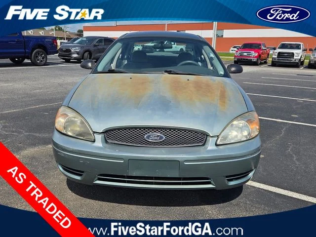 Used 2005 Green Ford SE image 2