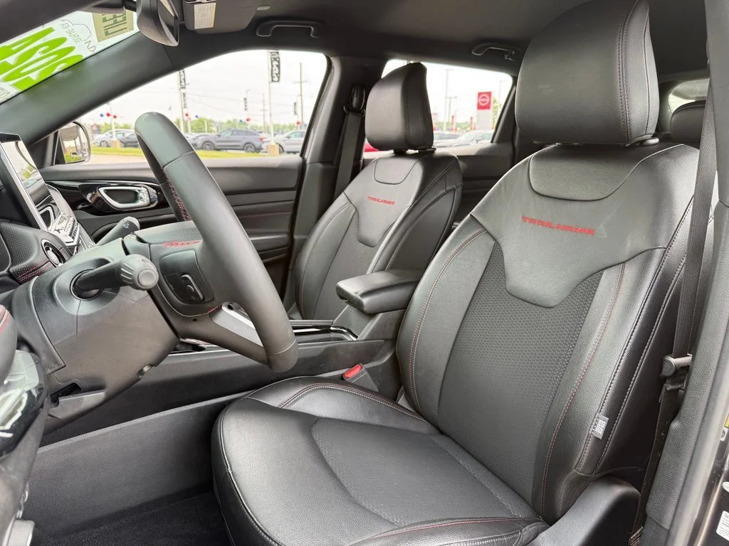 Used 2024  Jeep Trailhawk image 13