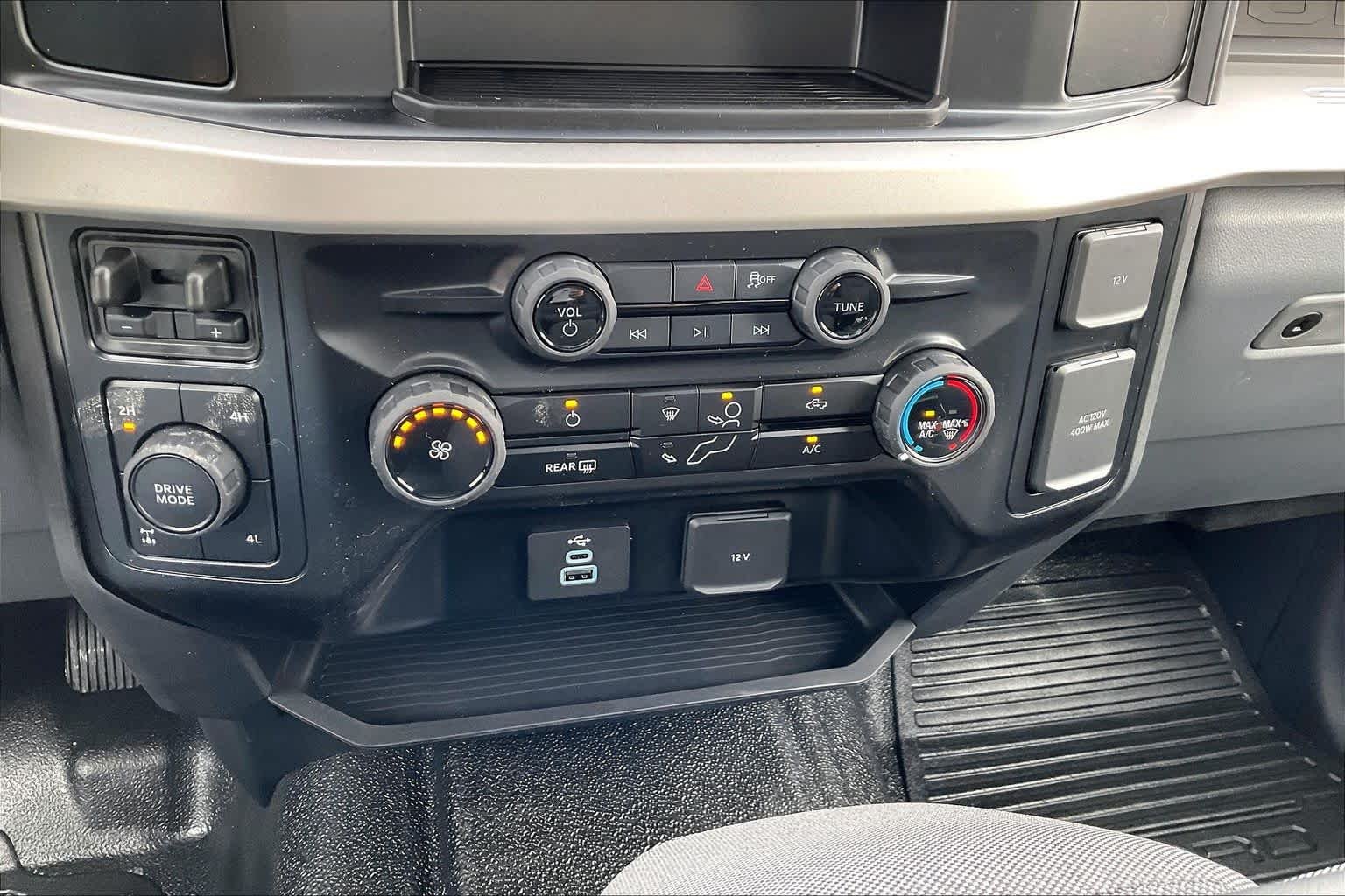 New 2026 Oxford White Ford F-250® XL image 17