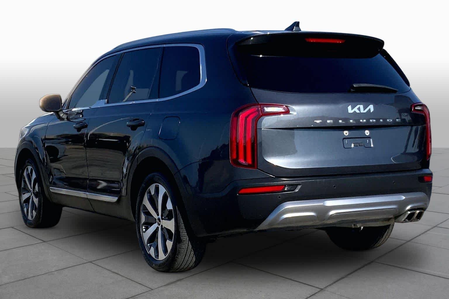 Used 2022 Gravity Grey Kia EX image 11