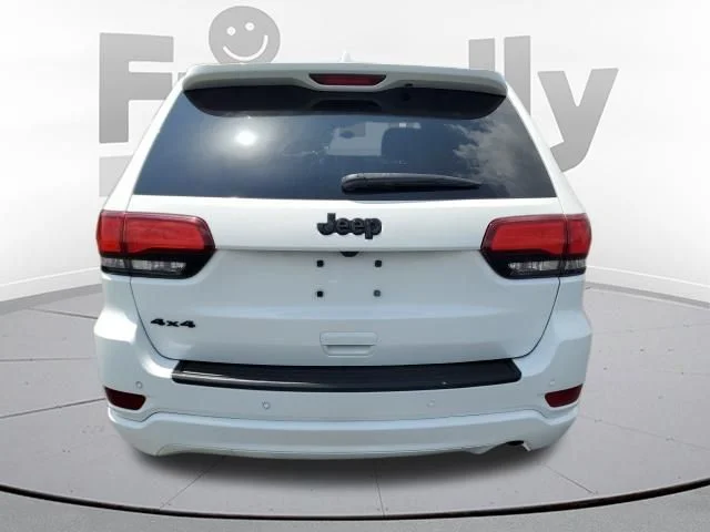 Used 2021 White Jeep Laredo X image 4