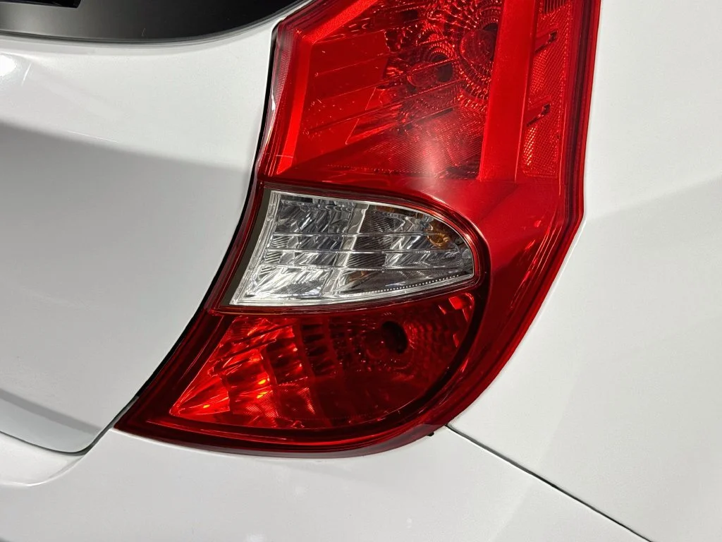 Used 2016 White Hyundai SE image 28