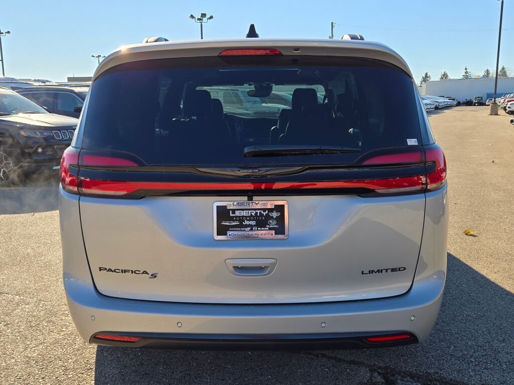 2026 Chrysler Pacifica Limited - Photo 13