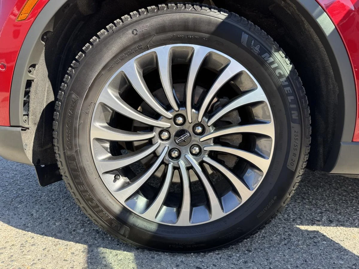 Used 2020 Red Lincoln Reserve Awd image 21